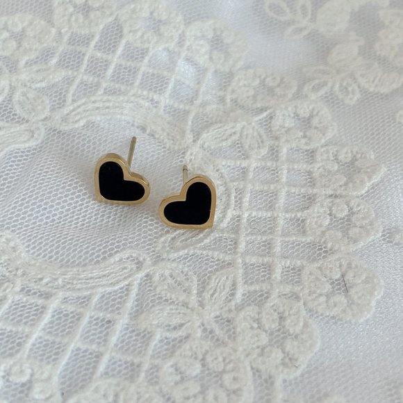 [14K Gold Plated] Black Heart Shaped Stud Earrings - Picture 3 of 9